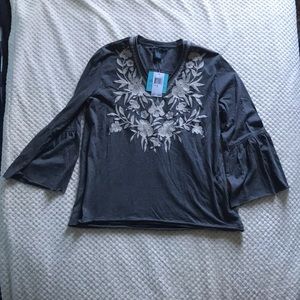 FAITH & ZOE 100% cotton grey heather bell sleeve embroidered V-Neck Size Small